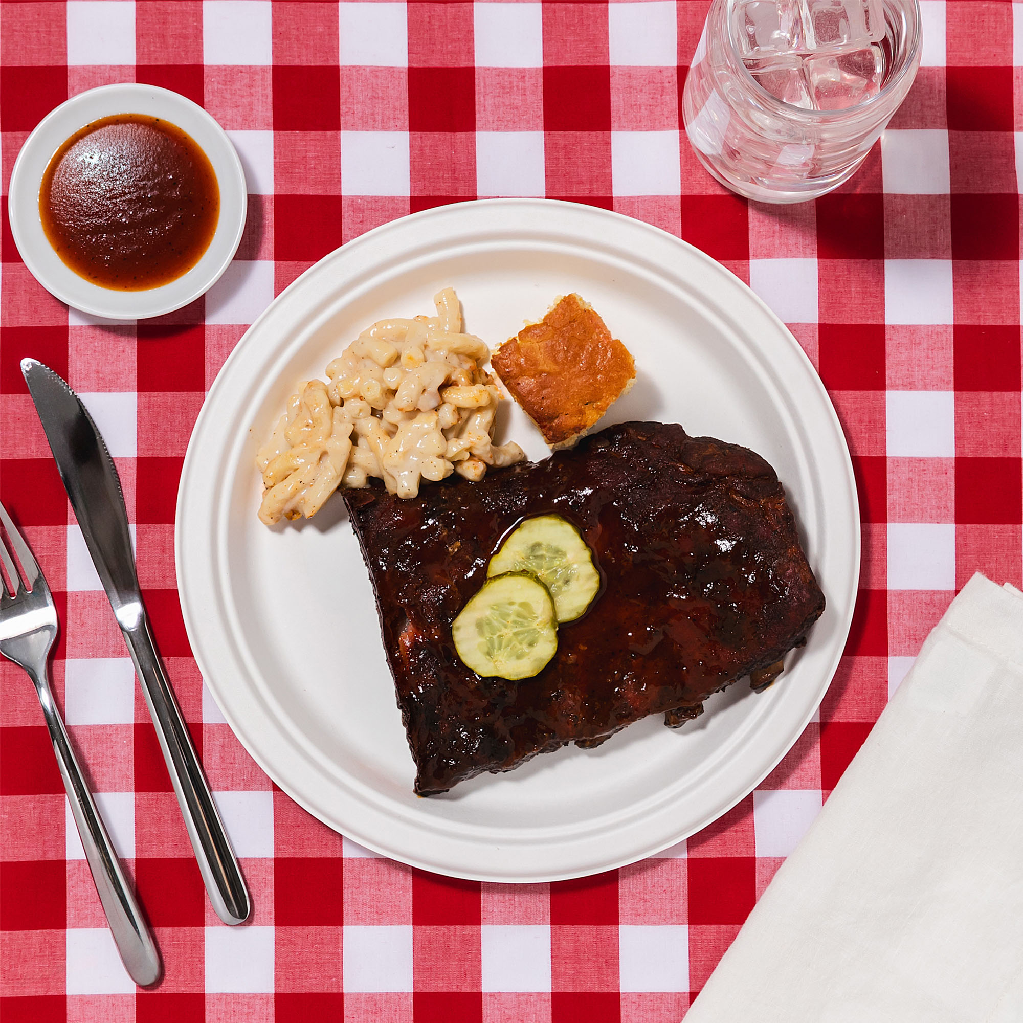 Dinner plate lifestyle - Ribs with mac and cheese